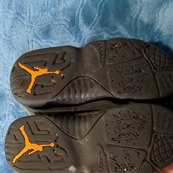 Jordan Retro 9s Black/Yellow Children's Used Size 10c - Picture 5 of 6